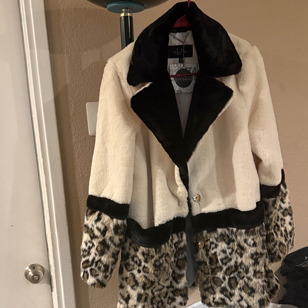 LA Coalition Vegan Faux Fur Coat Leopard Colorblock Size M NWT